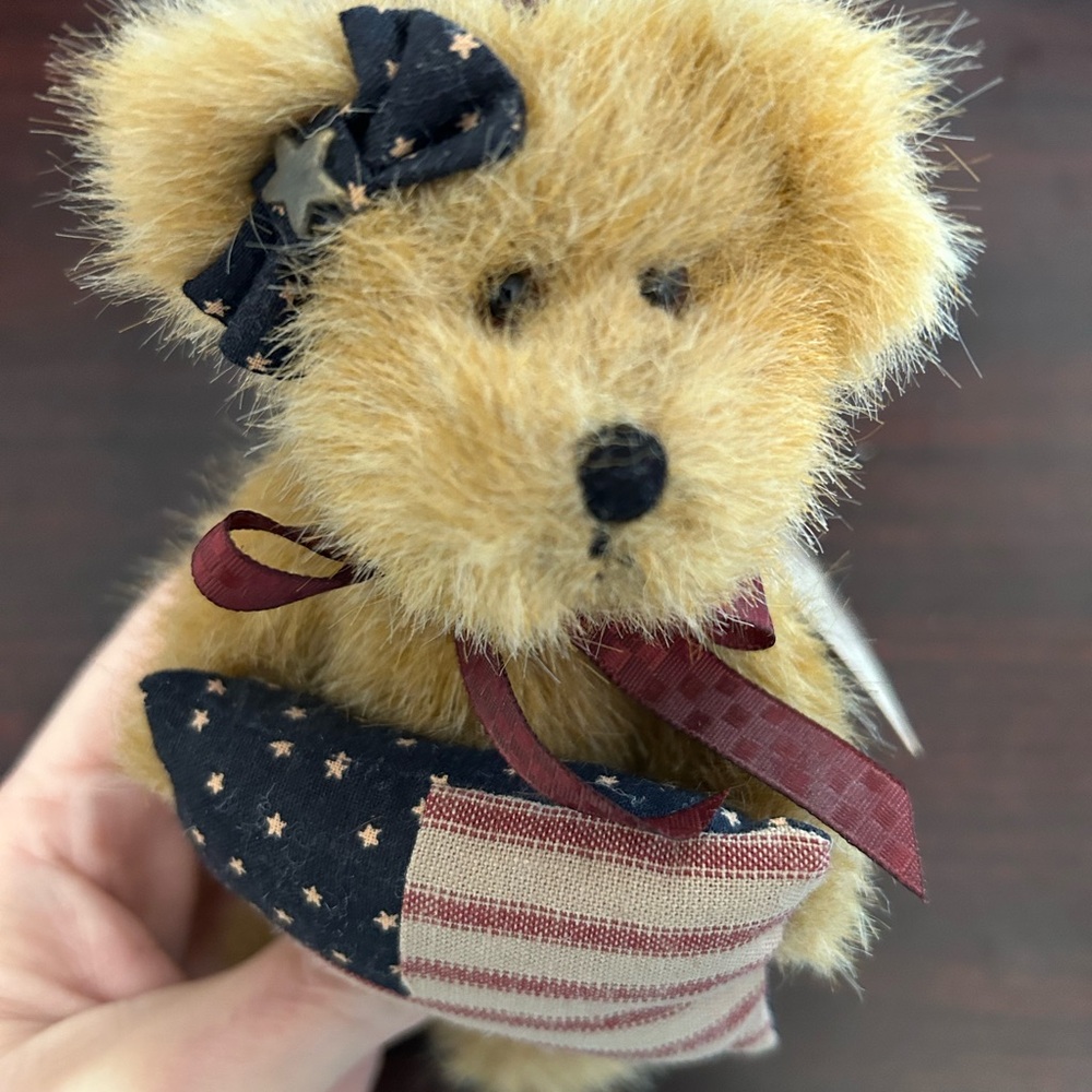 Boyd’s Bear H.B.’s Heirloom Series Tess 1988-2003